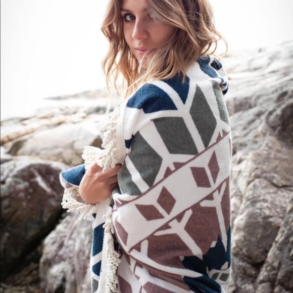 TOFINO ARROW LTD EDITION TOWEL x GENTLE FAWN